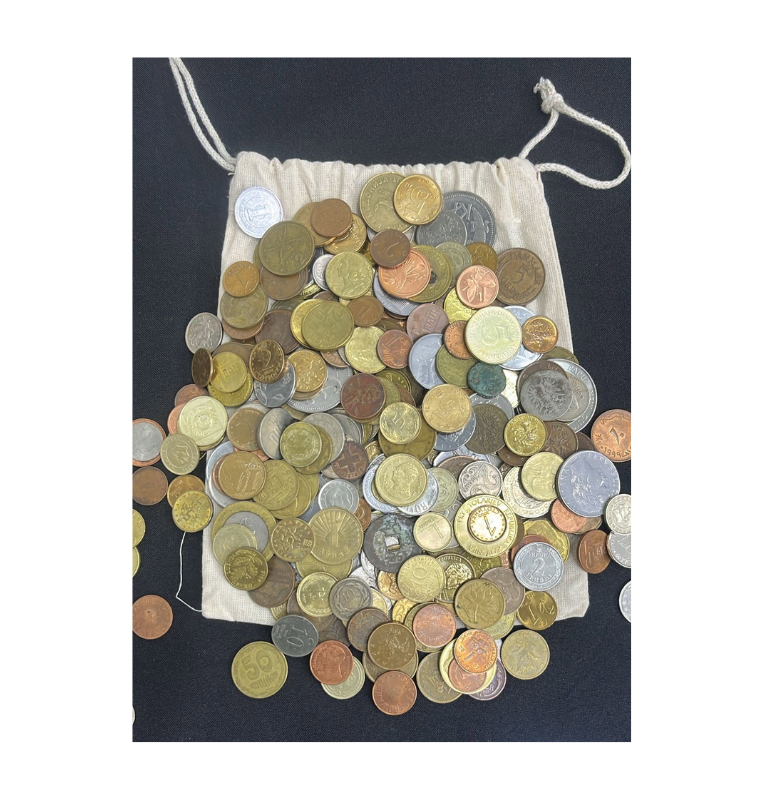 Mezcla diferentes países del mundo 1 kilo de moneda mundial surtidas Año KM diff. Incluye : 1 (una ) moneda Romana 1 ( una) moneda China