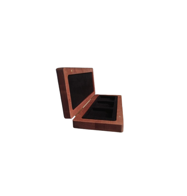 Wooden case for 3 quadrum capsules